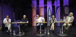 Theater + Politik – Politik + Theater