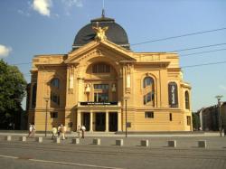 Theater fördern, Wandel gestalten: Unser Engagement zur neuen Spielzeit