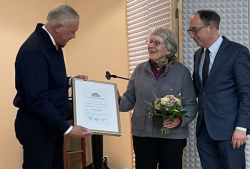Ehrenmitgliedschaft für MUTHEA-Mitgründerin Beate Kirchner